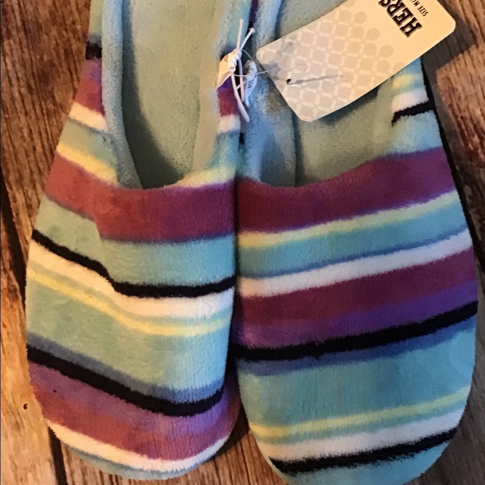 Women’s size medium 8-9 NWT slippers - Picture 5 of 5